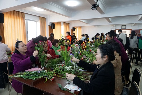 姐妹积极参与.jpg