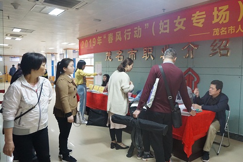 招聘会现场.JPG