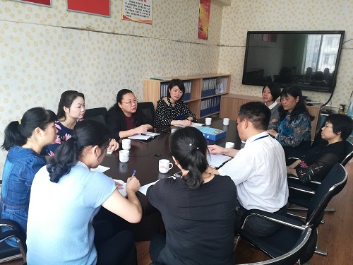 召开座谈会.jpg
