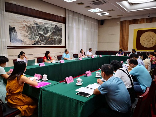 3.调研组召开茂名市妇儿工委部分成员单位座谈会.jpg