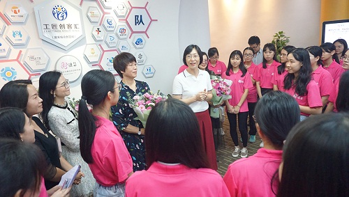 区妇联主席张敏鼓励学生树立目标，坚持不懈，成就梦想.JPG