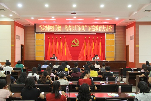 讲座现场.jpg