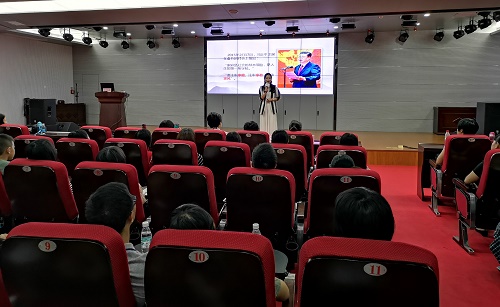 “好家风成就好家庭”讲师紧紧围绕习总书记关于家庭教育讲话精神作讲座.jpg