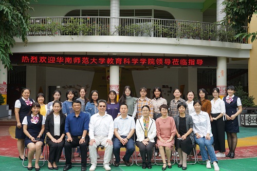 到张槎中心幼儿园对该校学前教育专业的学生进行实习中期检查工作。.JPG