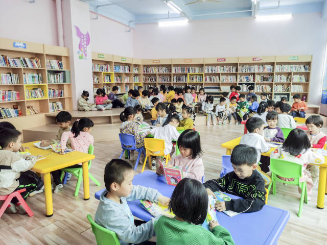 揭阳市“书香飘万家 阅启新征程”为主题开展亲子阅读活动。