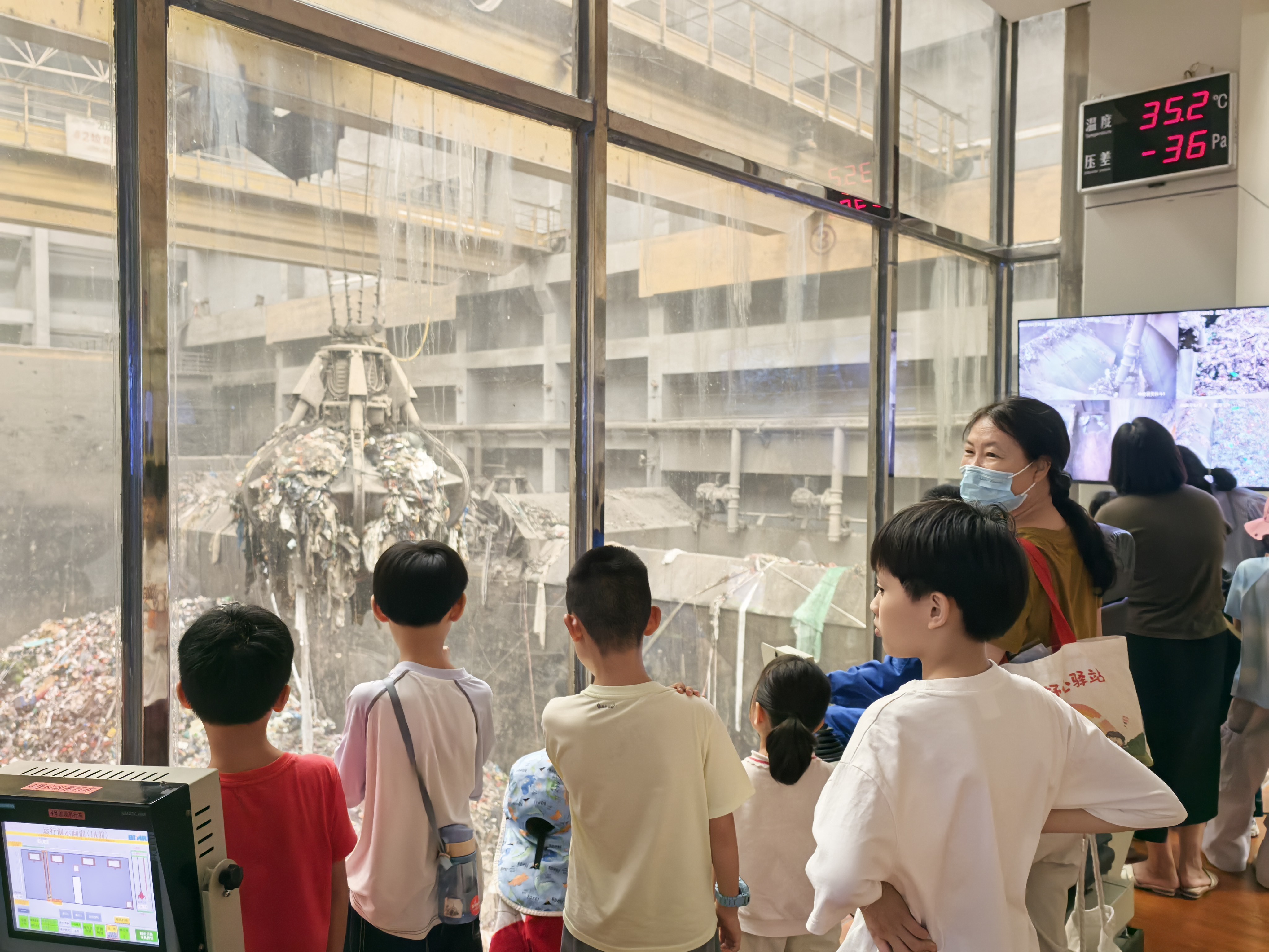 7月24日，开展“儿童友好&middot;环保童行”暑期亲子科普活动5.jpg